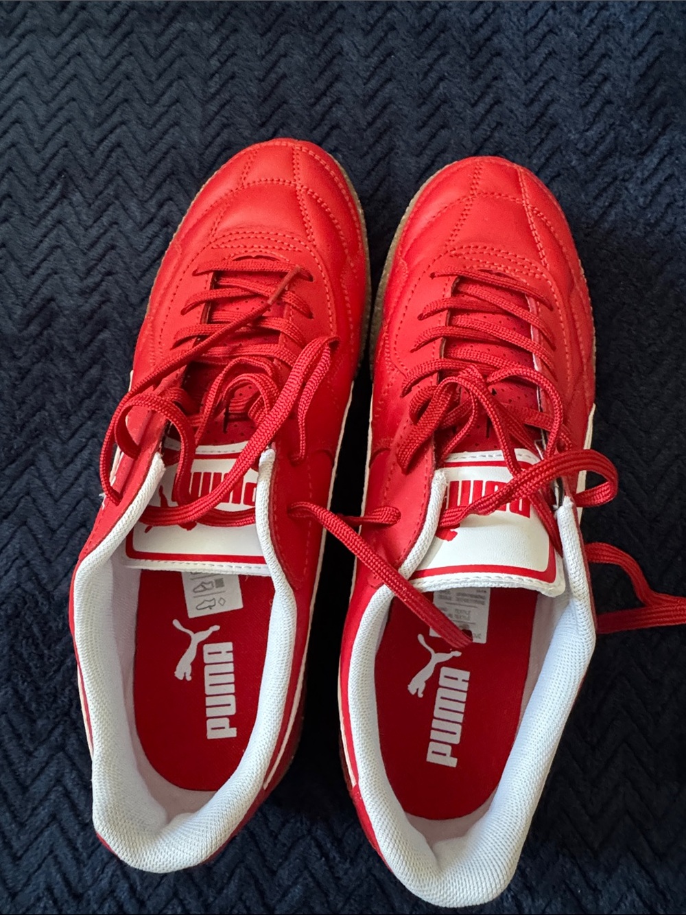 NWT, mMen’s Puma Red and White Low-Top Athletic Sneakers!!